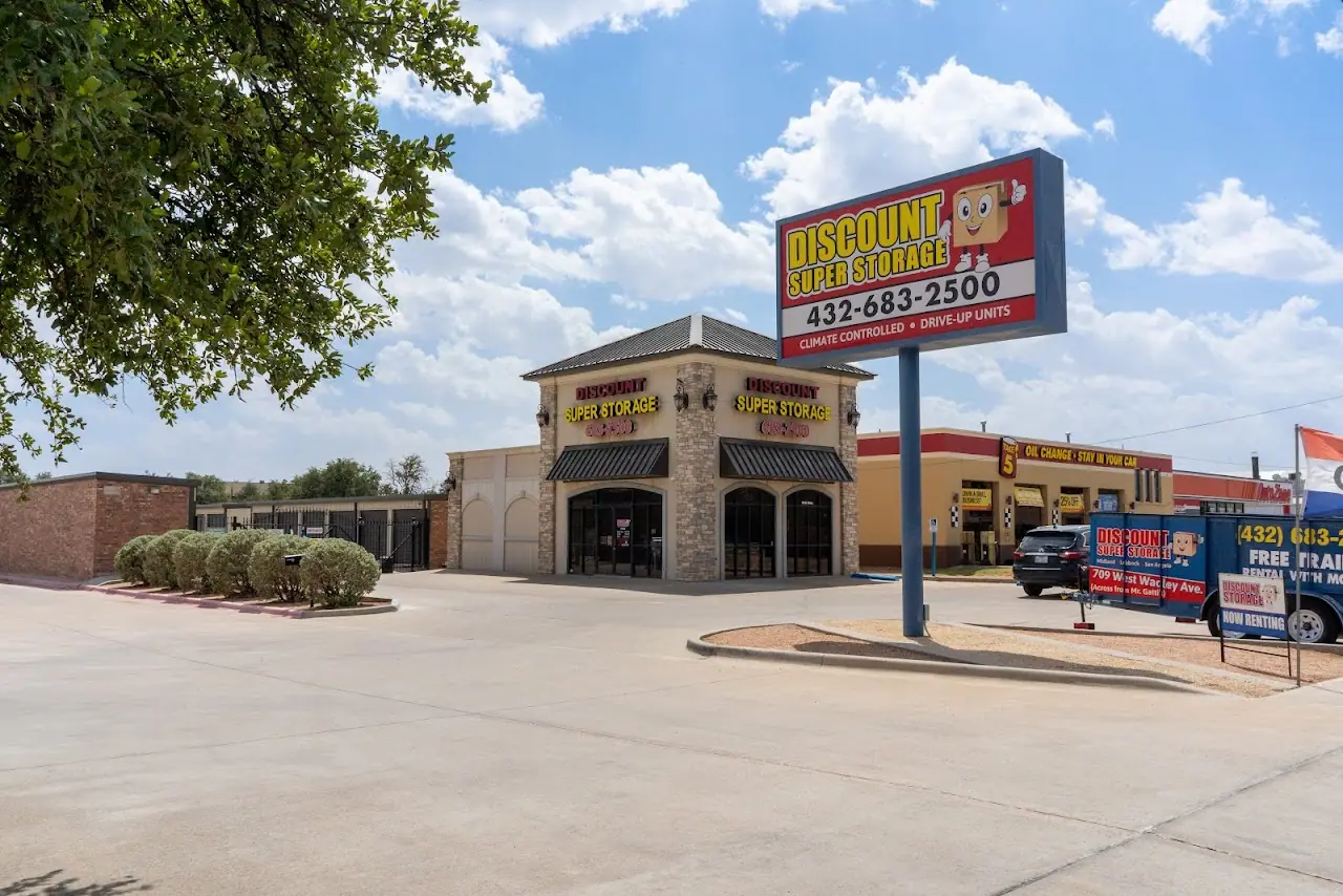 Discount Storage: West Wadley Ave., RV storage in Midland