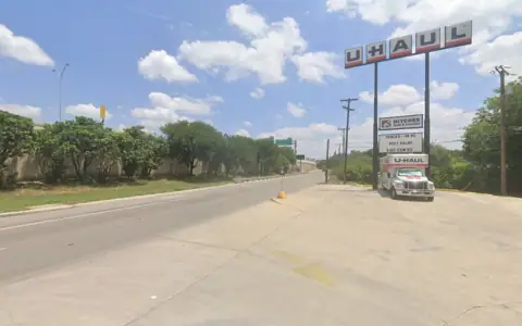 U-Haul Trailer Hitch Super Center of Vance Jackson photo 2