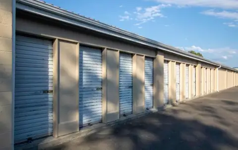 Mini Storage Mt. Vernon / Burlington photo 2