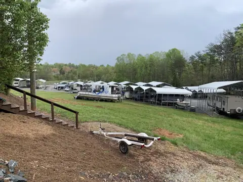 Noah's Landing - Lake James Boat Rentals | Boat & RV Storage photo 3