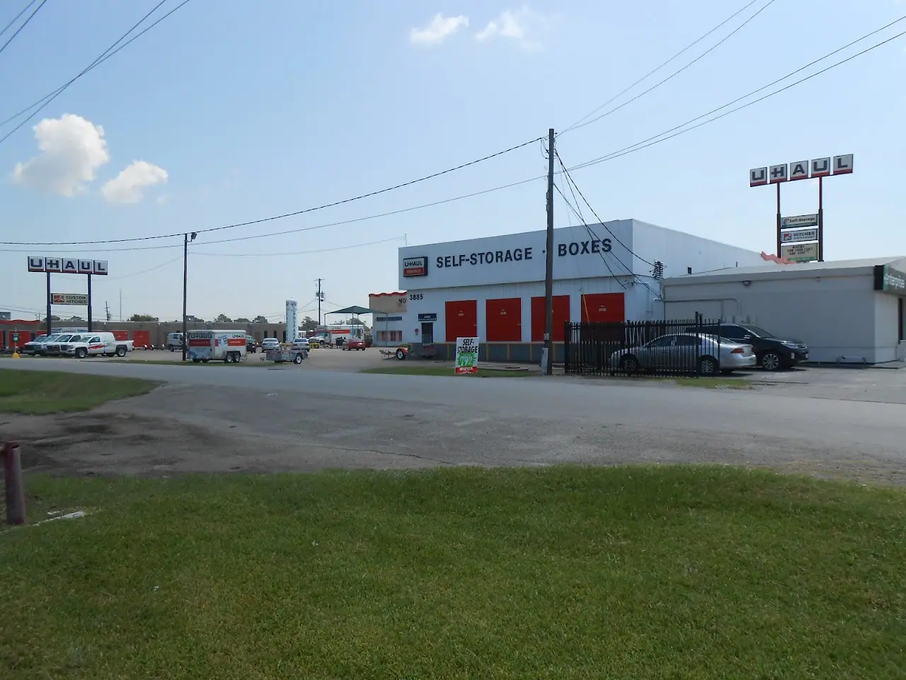 Self-Storage at U-Haul, RV storage in Beaumont