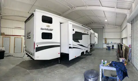 Rover DFW RV photo 2