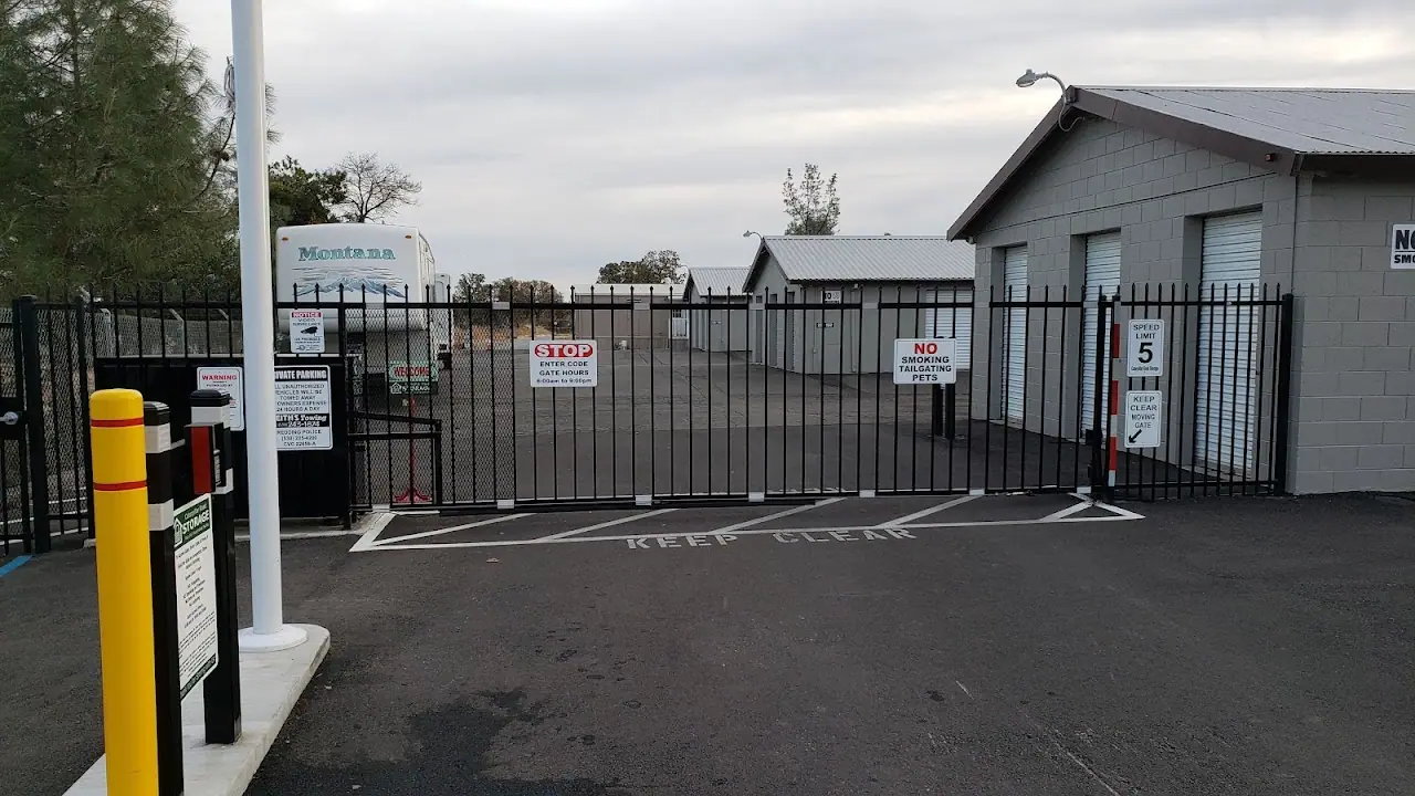 Caterpillar Road Storage, RV storage in Redding