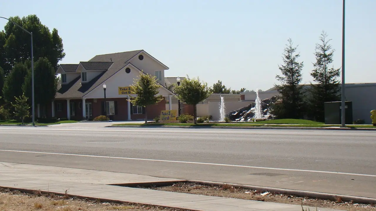 Heritage Self Storage Reedley with FREE Truck Use & 24-Hour Access, RV storage in Reedley
