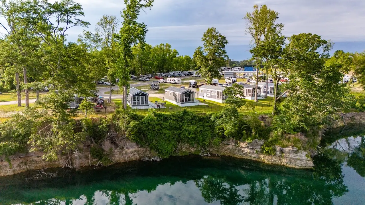 The Lakes RV & Cabin Resort, RV storage in Maysville