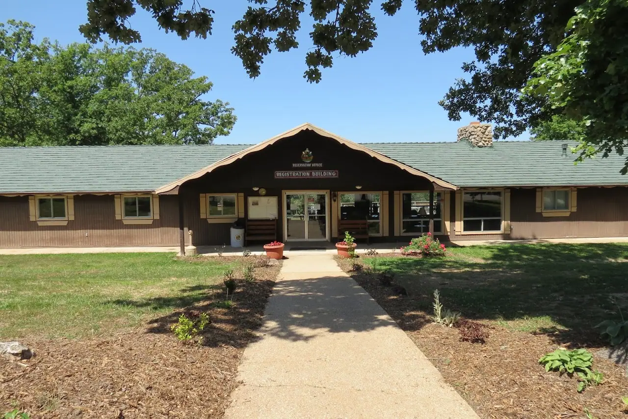 Meramec Valley Campground & RV Park, RV storage in Cuba