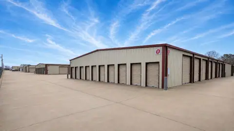 Livingston Storage photo 2