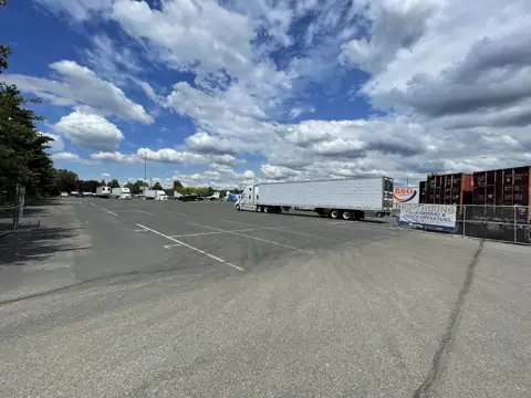 Flame Truck Parking – Auburn (Ron Crockett Dr • Emerald Downs area) photo 2