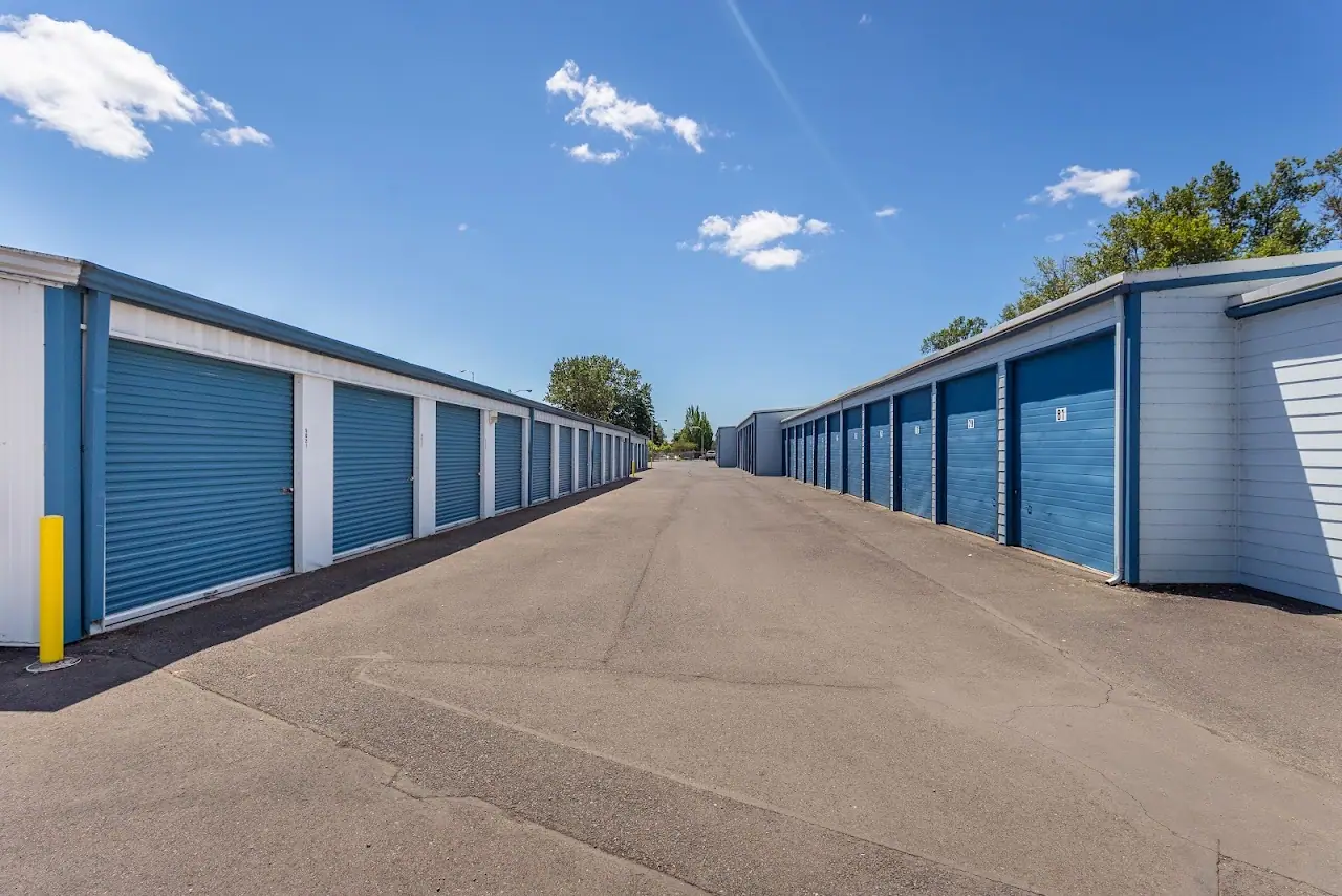 IN Self Storage - Salem Wallace, RV storage in Salem