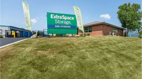 Extra Space Storage in Mundelein, IL