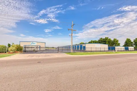 4 Star Storage Plus photo 2