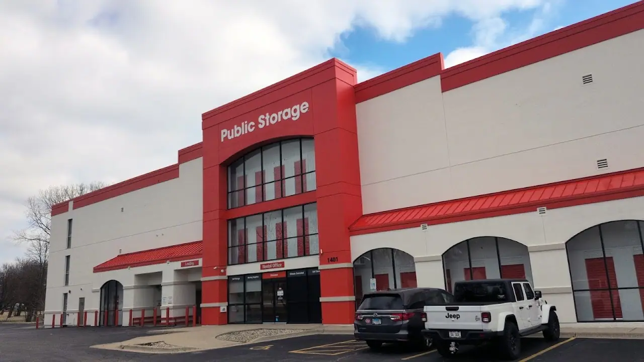 Public Storage, RV storage in Waukegan