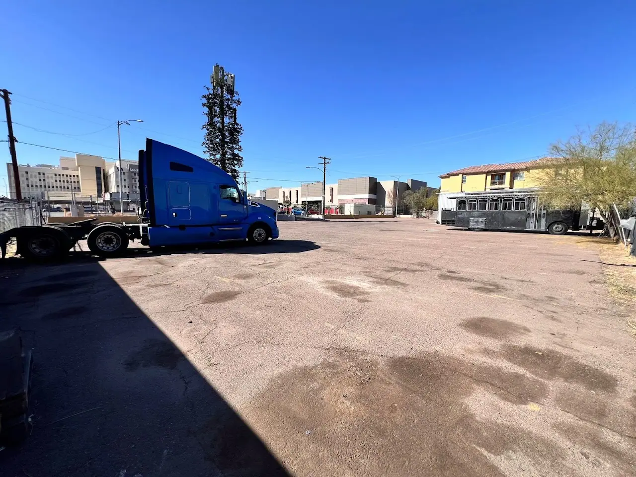 Park & Lock 17 - Car & Equipment Storage Lot, RV storage in Phoenix