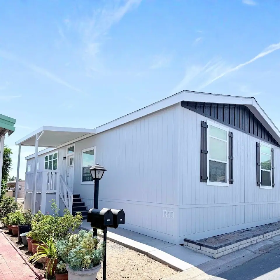 Sequoia Plaza Mobile Home Park, RV storage in San Bernardino