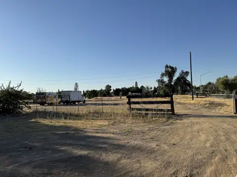 South Peach Avenue RV & Car Storage photo 2