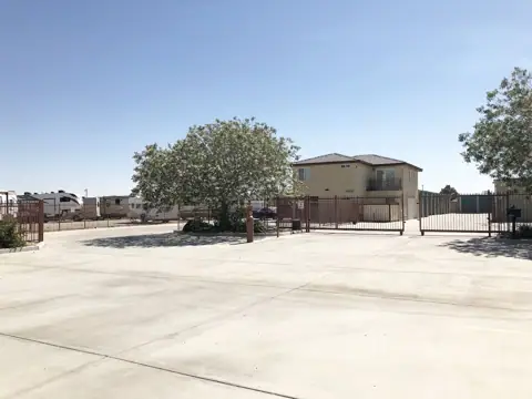 Small Town Storage in Lancaster, CA