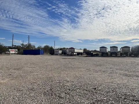Fulshear Simonton Parking Storage in Wallis, TX
