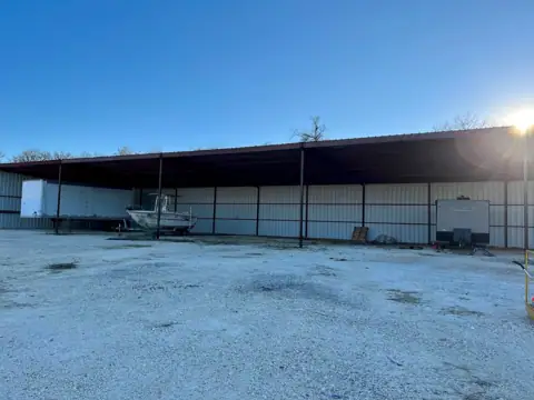 802 Parking and Storage photo 2