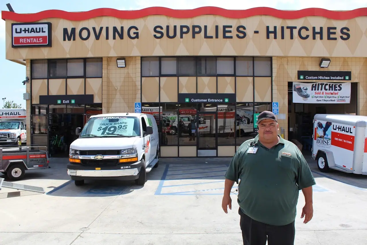 Self-Storage at U-Haul, RV storage in Northridge