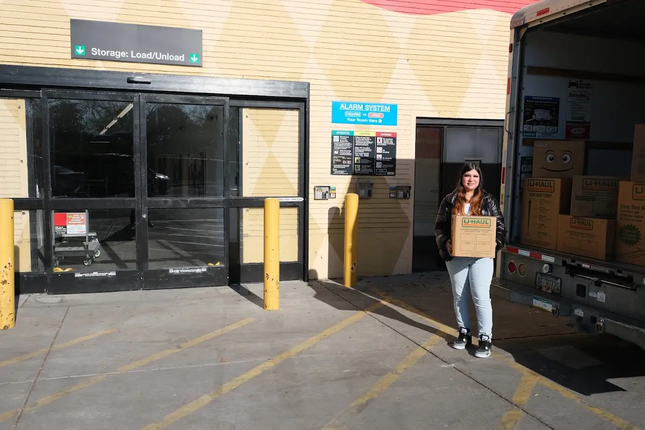 Self-Storage at U-Haul, RV storage in Redwood City