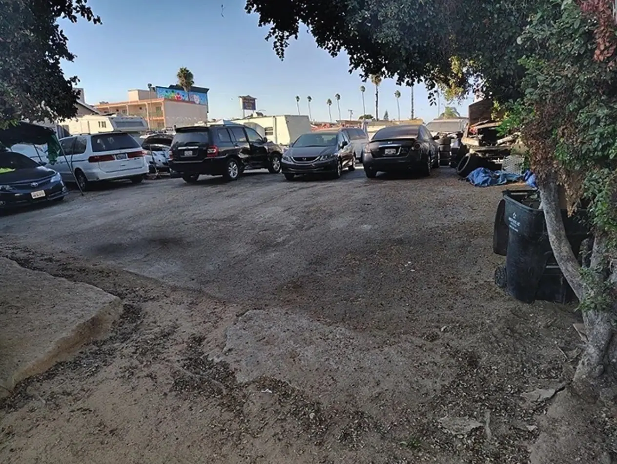 Inglewood 101st Long-term Parking, RV storage in Inglewood