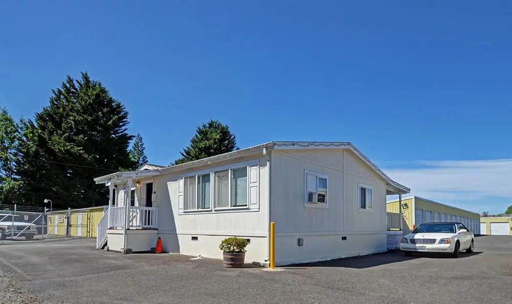Stor-Eze, RV storage in Lakewood