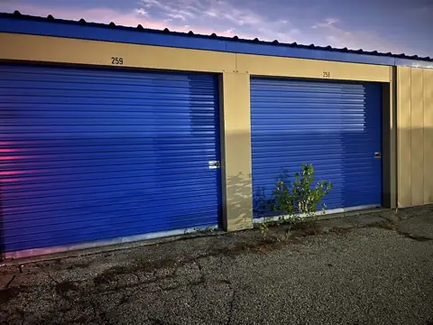 American Mini Warehouses LLC photo 2