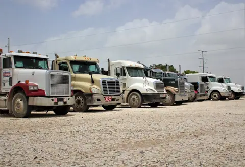 EZ Storage Services Del Valle photo 2