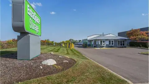 Extra Space Storage in Troy, MI