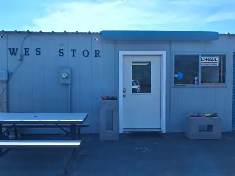 Wes Stor Mini Storage Boat and RV Storage photo 2