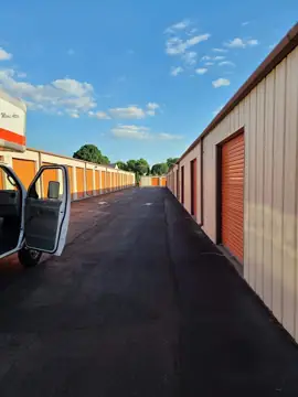 Mini's U Stuff It Self Storage photo 2