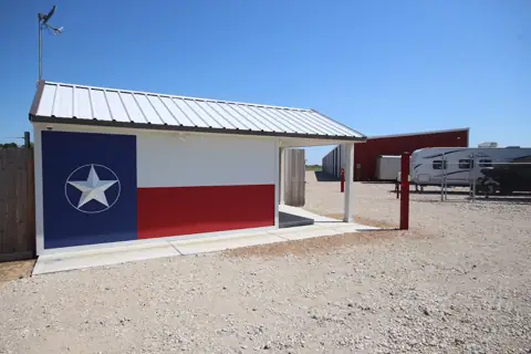 Texas 36 storage in Needville, TX
