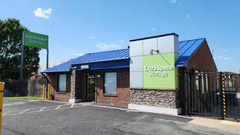Extra Space Storage in Benbrook, TX