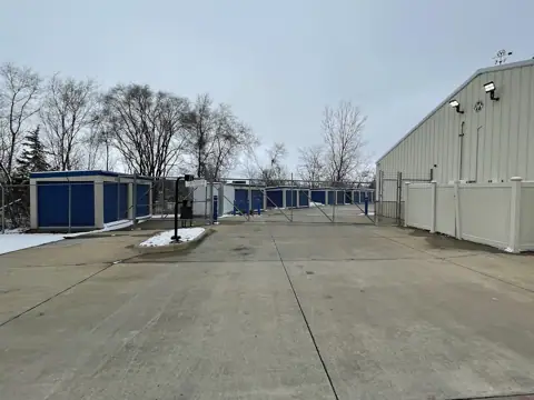 QC-Storage: Mini & Self-Storage in Davenport, Iowa photo 3