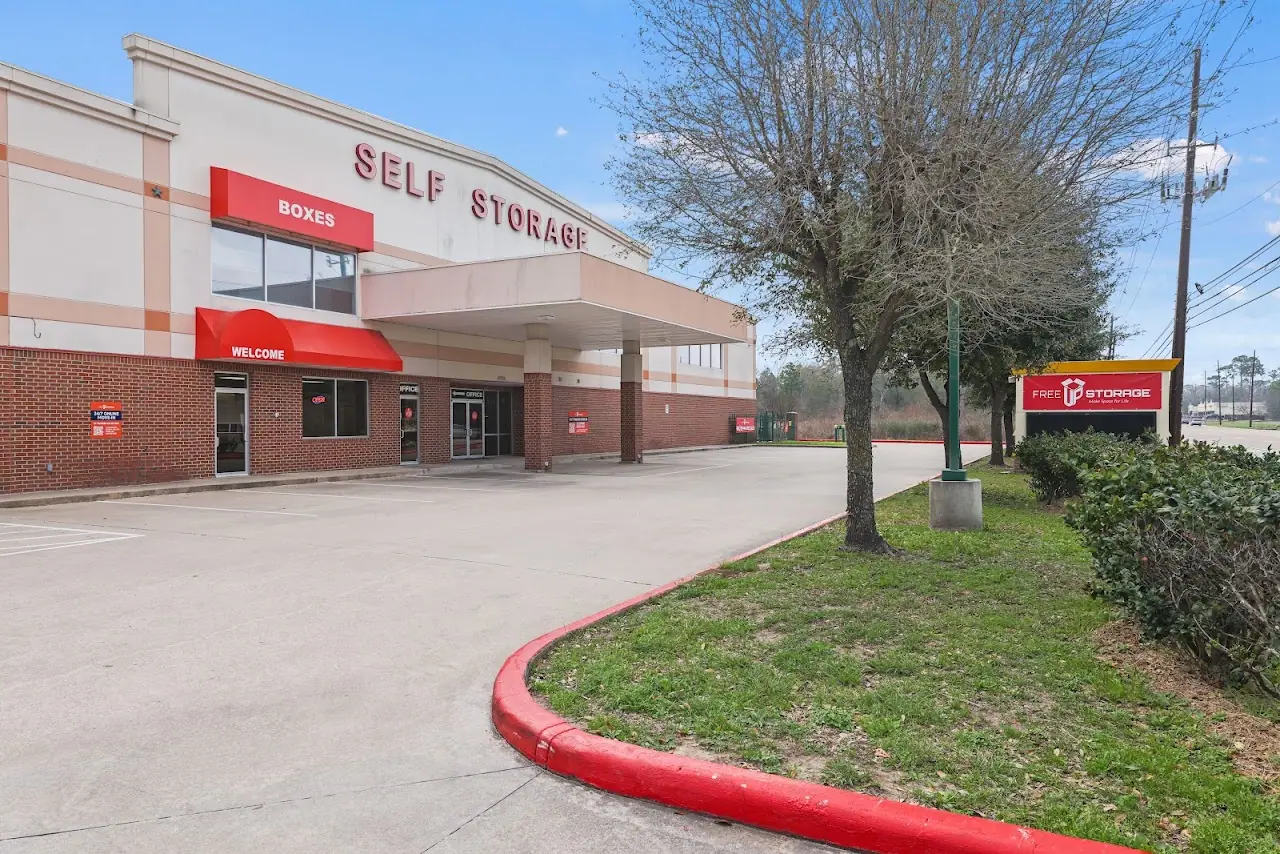 FreeUp Storage Houston Stuebner, RV storage in Houston