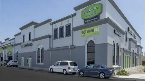 Extra Space Storage in Burlingame, CA