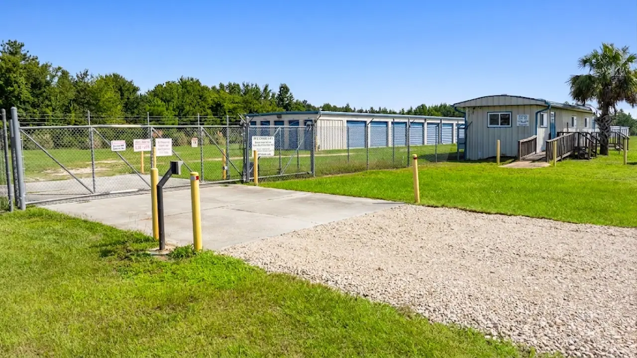 95 Storage and RV, RV storage in Lumberton
