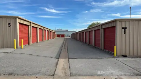 StoreLine Self Storage photo 3