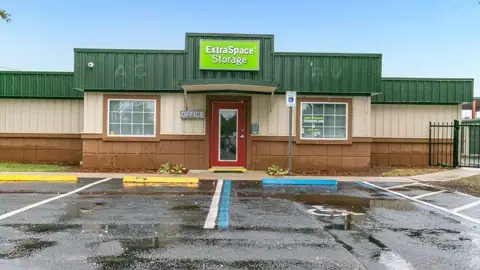 Extra Space Storage in San Antonio, FL