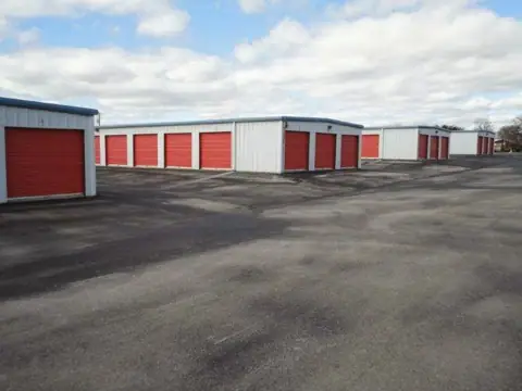 Weir Country Storage photo 2