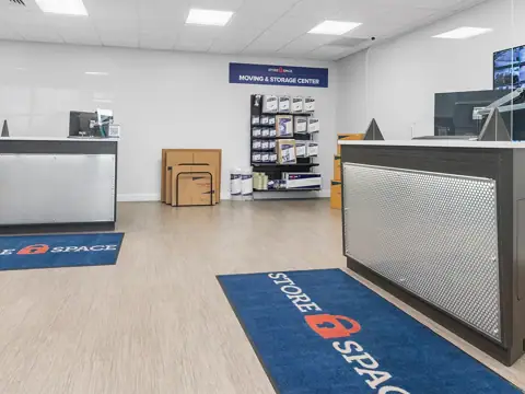 Store Space Self Storage in Tampa, FL