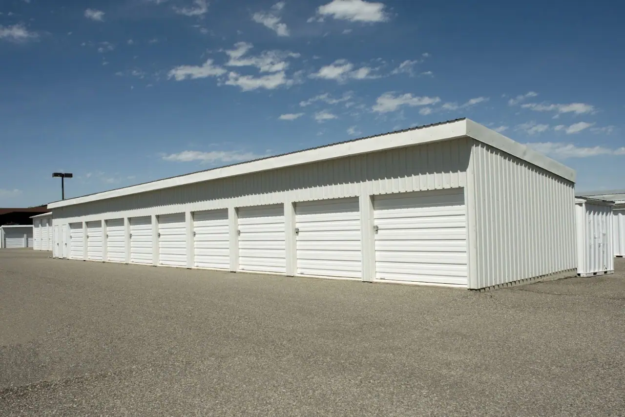 B & L Storage LLC, RV storage in Garden City
