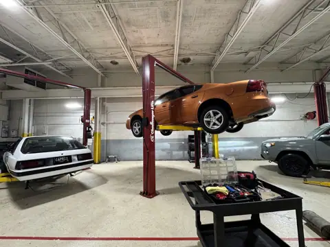 Hoist House DIY Auto Shop photo 3