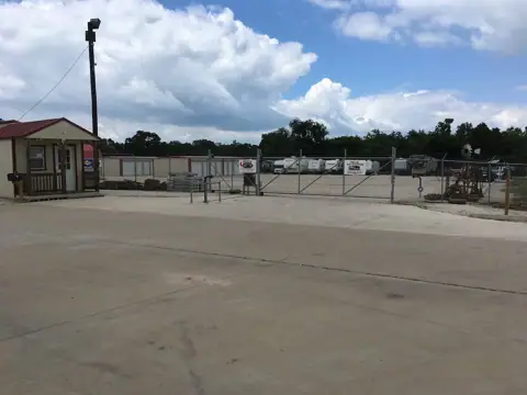 Hwy 30 RV storage photo 2
