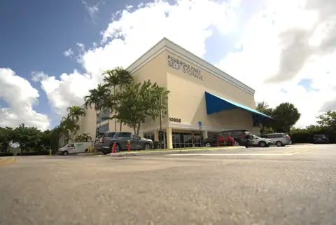 Pembroke Pines Self Storage in Pembroke Pines, FL