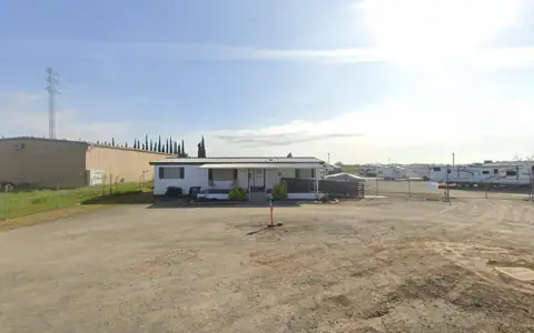 Railroad Avenue RV Storage photo 2