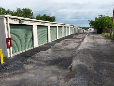 Overflow Garage photo 3