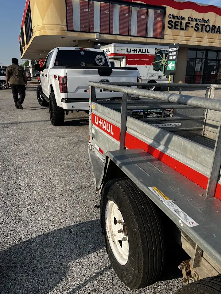 U-Haul Trailer Hitch Super Center of Alsip, RV storage in Alsip