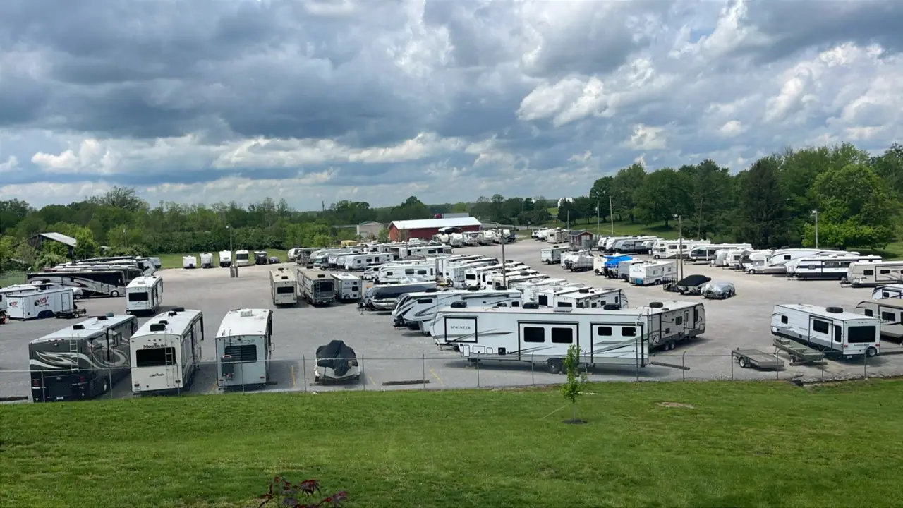 Benton's RV & Boat Storage, RV storage in Winchester