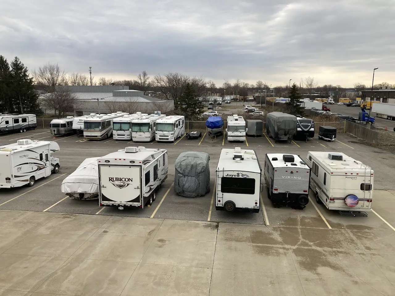 Storage 52, RV storage in Brook Park